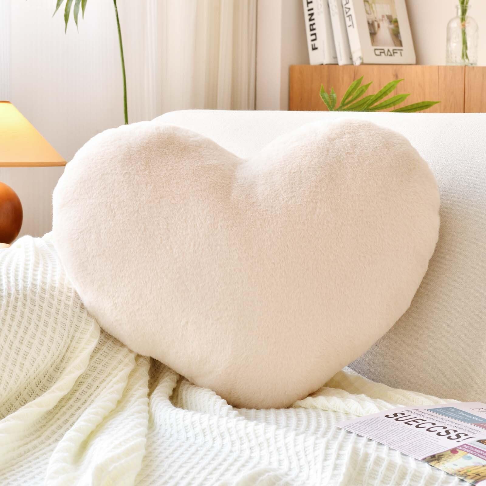 Amazon.co.jp: XVTRU ベージュハート枕、かわいいハート装飾枕、ベッド